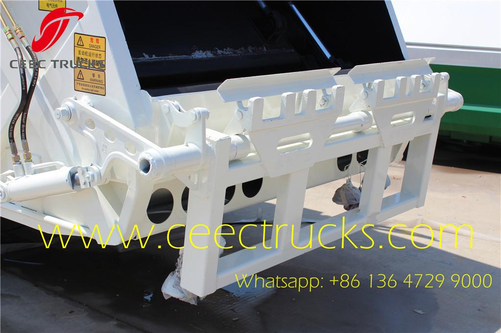 Dongfeng 5000 liters refuse compressed truck rear loading device Dongfeng 5000 liters refuse compressed truck rear loading device