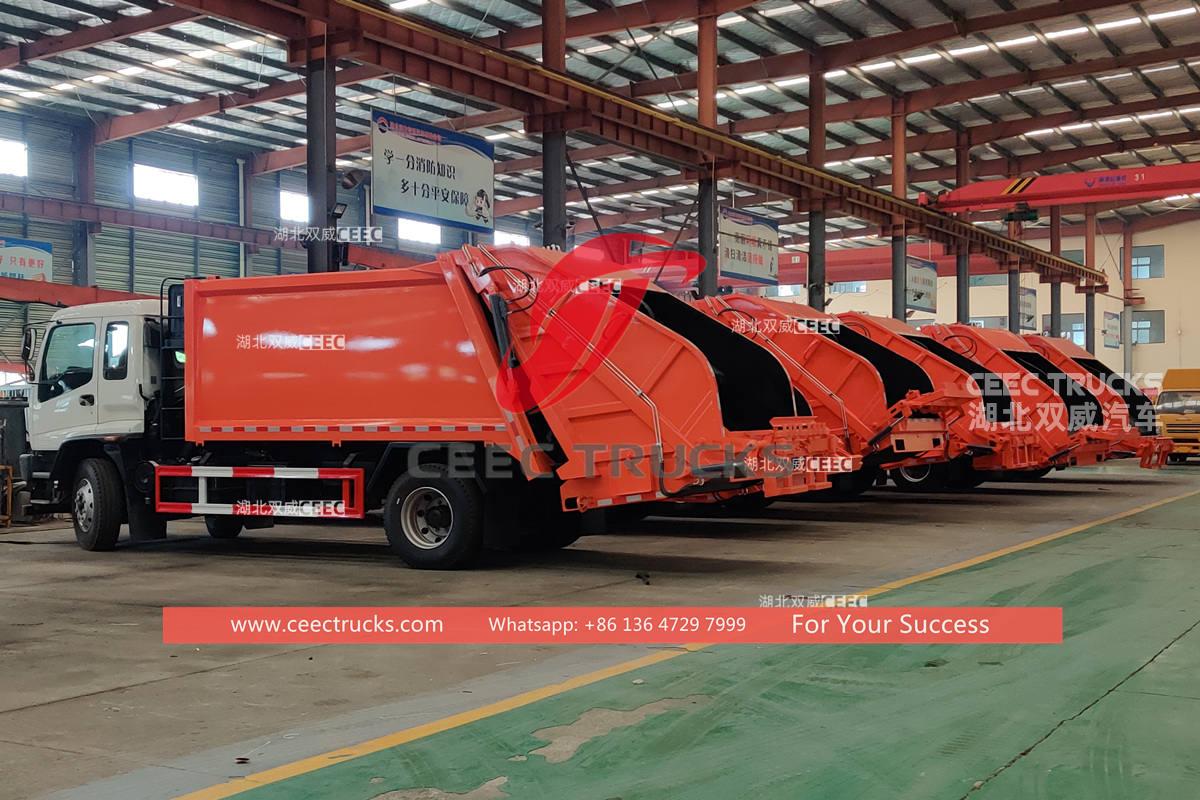 Factory supplies ISUZU 6 wheeler back loading refuse truck Factory supplies ISUZU 6 wheeler back loading refuse truck