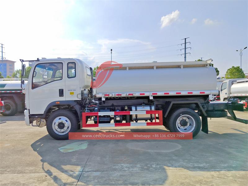 HOWO 5000L fuel tanker truck HOWO 5000L fuel tanker truck