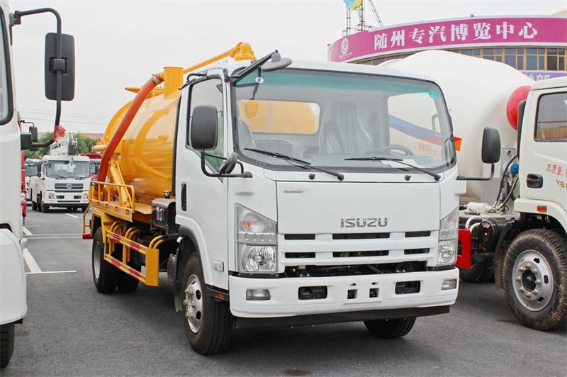 Isuzu ELF sewage suction truck Isuzu ELF sewage suction truck
