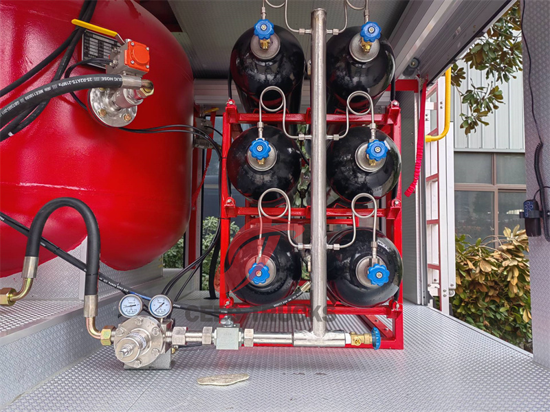 ISUZU GIGA dry powder nitrogen fire truck ISUZU GIGA dry powder nitrogen fire truck