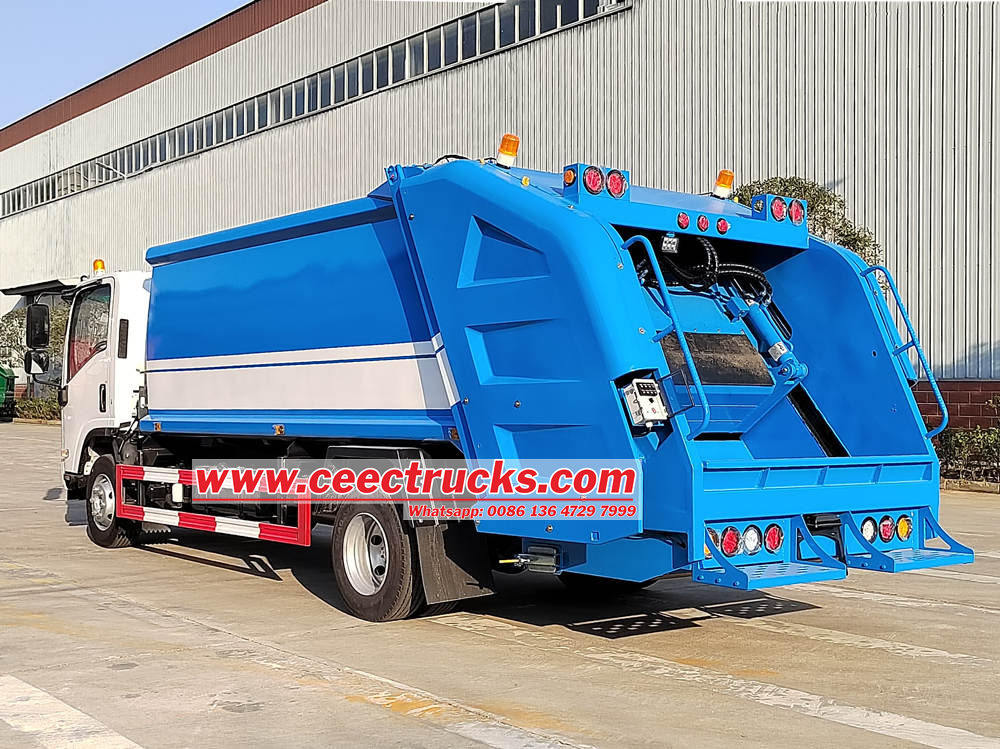 Isuzu hydraulic rear loading garbage truck