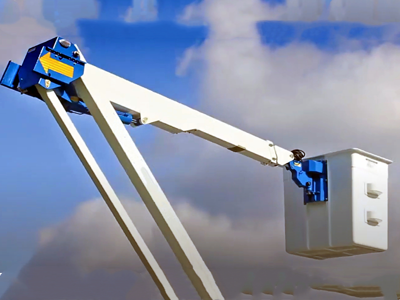 ISUZU pick-up with 10m work platform