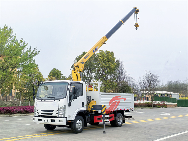 ISUZU ELF cargo truck with 5tons crane