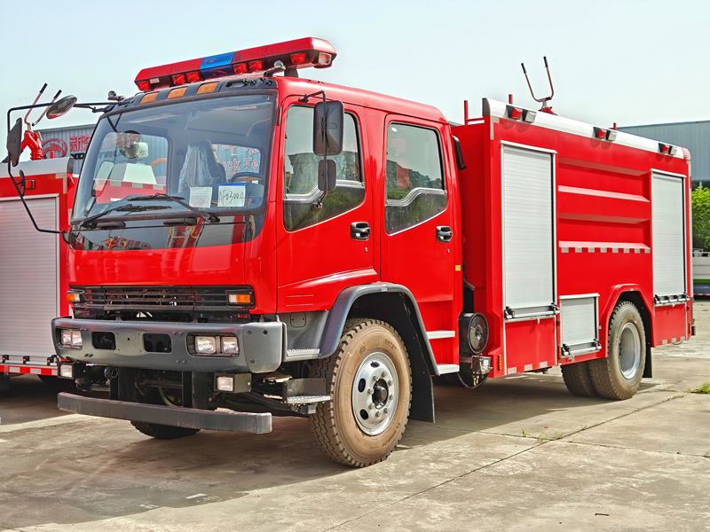 Isuzu FVR tanker fire engine