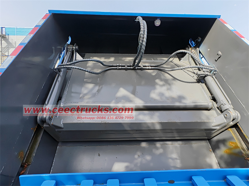 JAW 4X4 all-wheel drive right-hand drive compression garbage truck