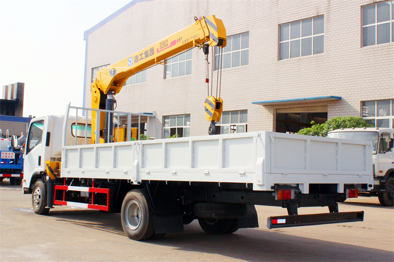 ISUZU NKR cargo truck with telescopic crane ISUZU NKR cargo truck with telescopic crane