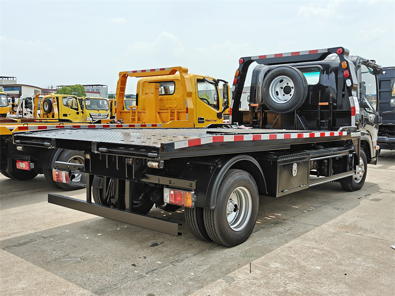 Isuzu ELF 3-ton flatbed tow truck