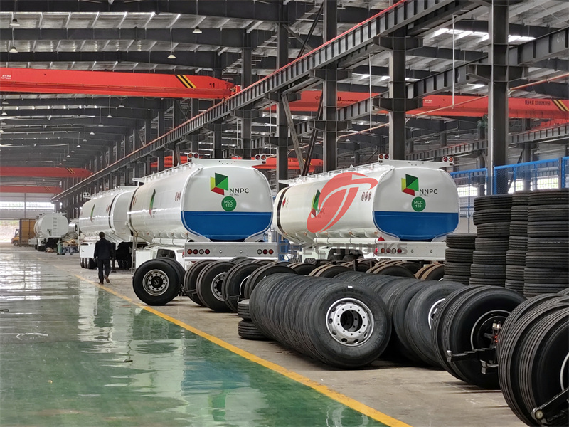 mobile 40000L fuel tank semi-trailer 