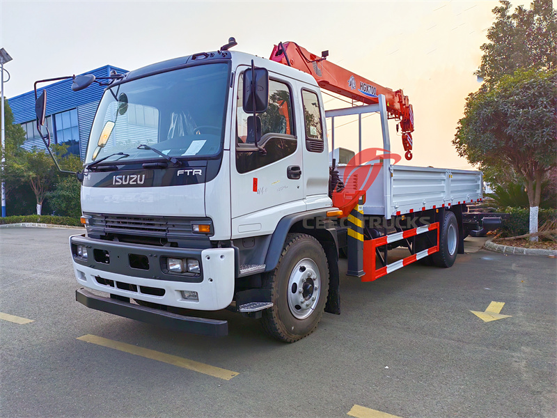Isuzu FTR service truck 5tons crane