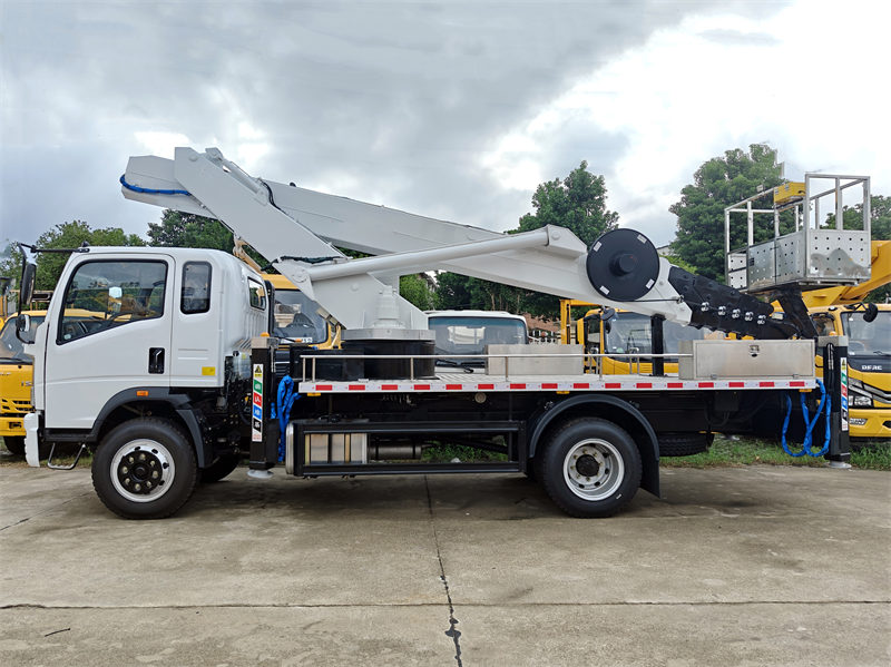 Howo 22m aerial platform truck