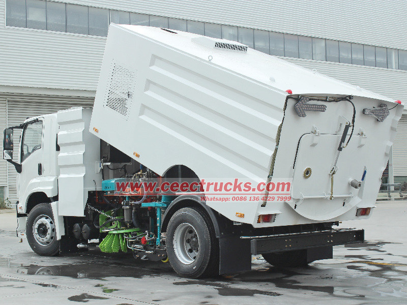Dubai ISUZU road sweeper jetting truck