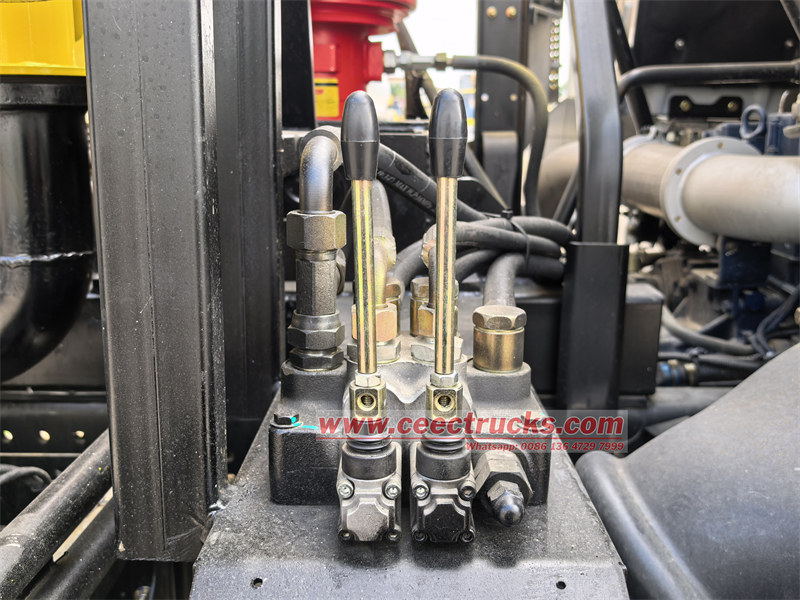 Hydraulic control valve with gauge