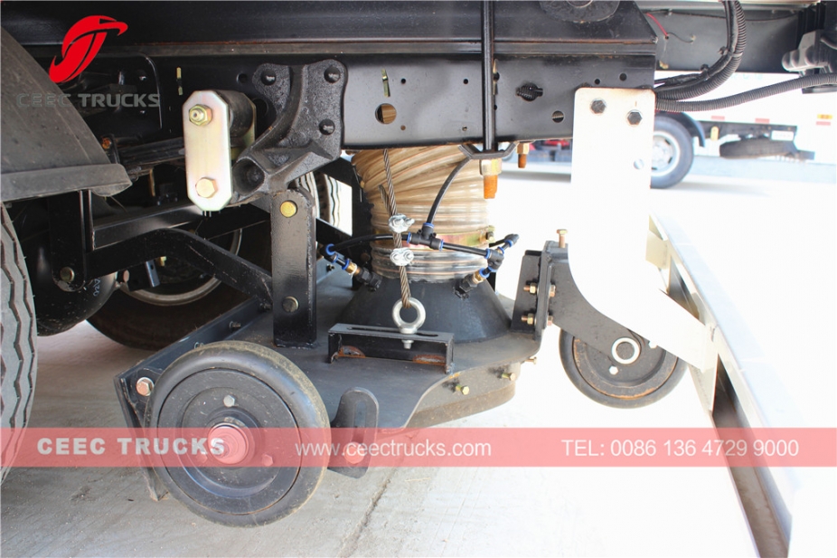 ISUZU 5000L road sweeper truck golden supplier