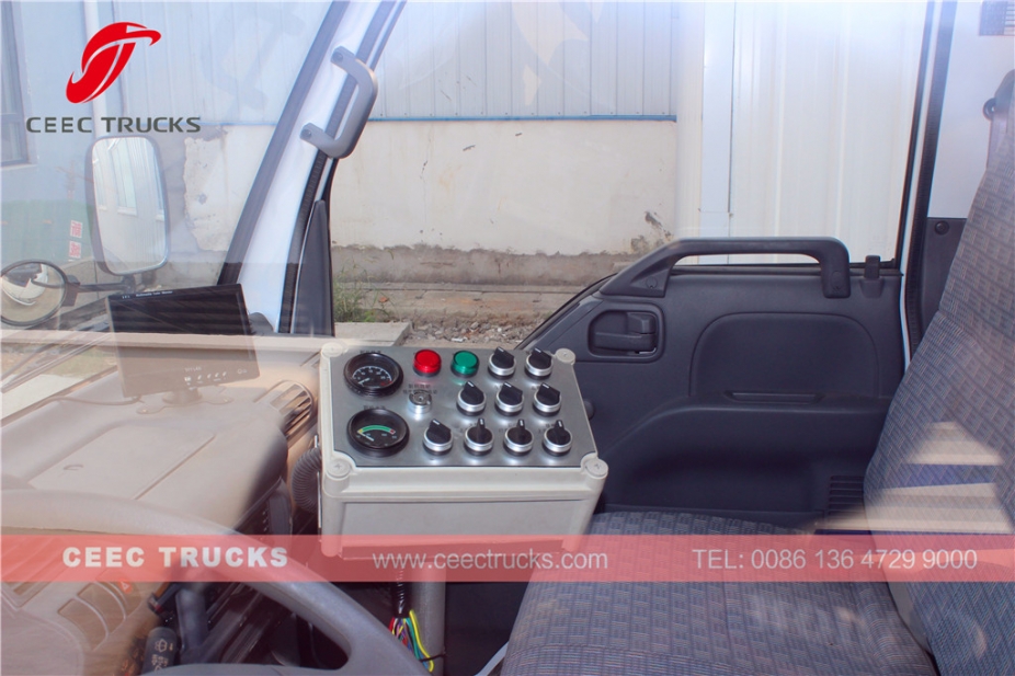 ISUZU 5 CBM vacuüm veegwagen