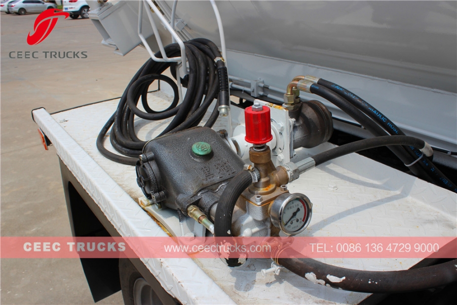 ISUZU 4.000L keukenafvaltankwagen