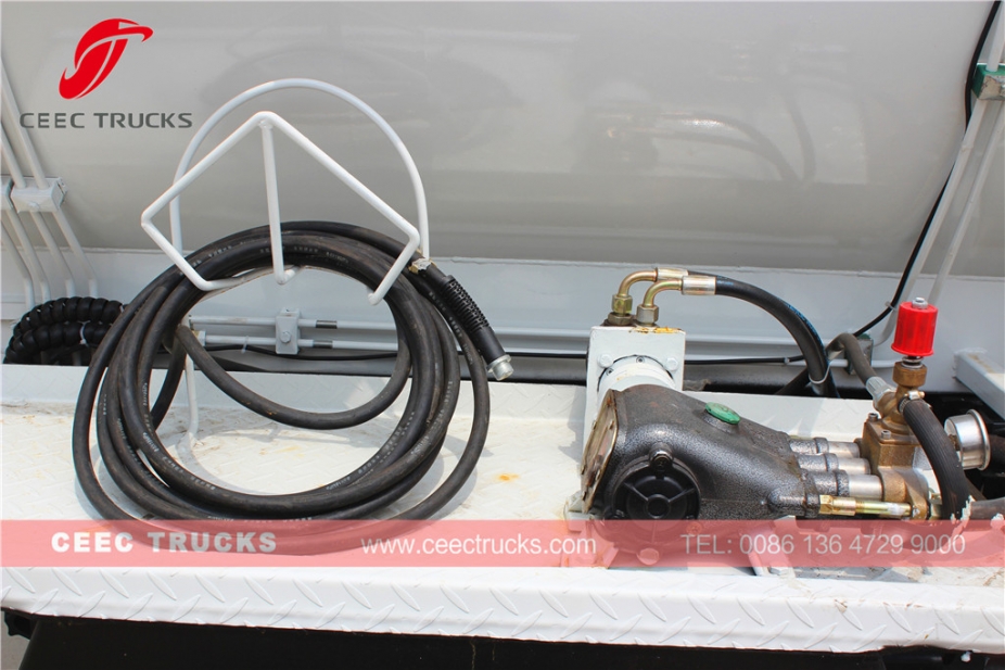 ISUZU 4.000L keukenafvaltankwagen