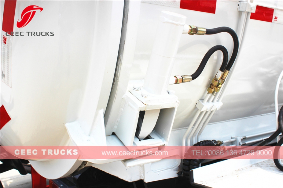 ISUZU 4.000L keukenafvaltankwagen