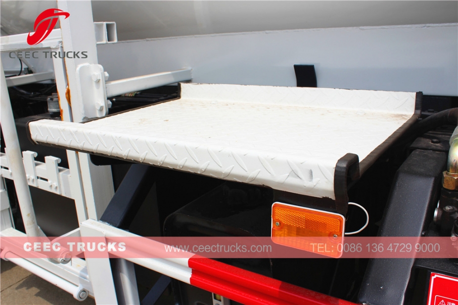 ISUZU 4.000L keukenafvaltankwagen