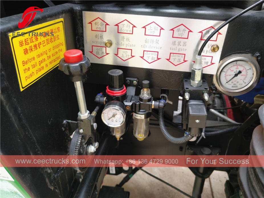 HOWO 8cbm RHD afvalperswagen