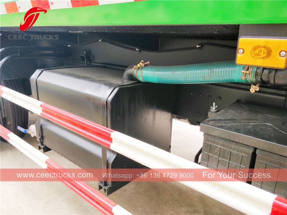 HOWO 8cbm RHD afvalperswagen