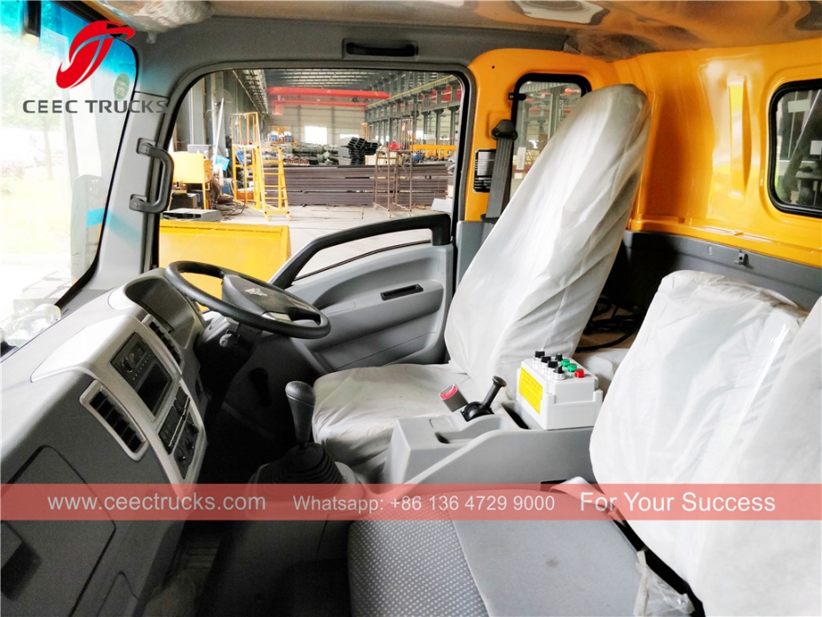 HOWO 8cbm RHD afvalperswagen