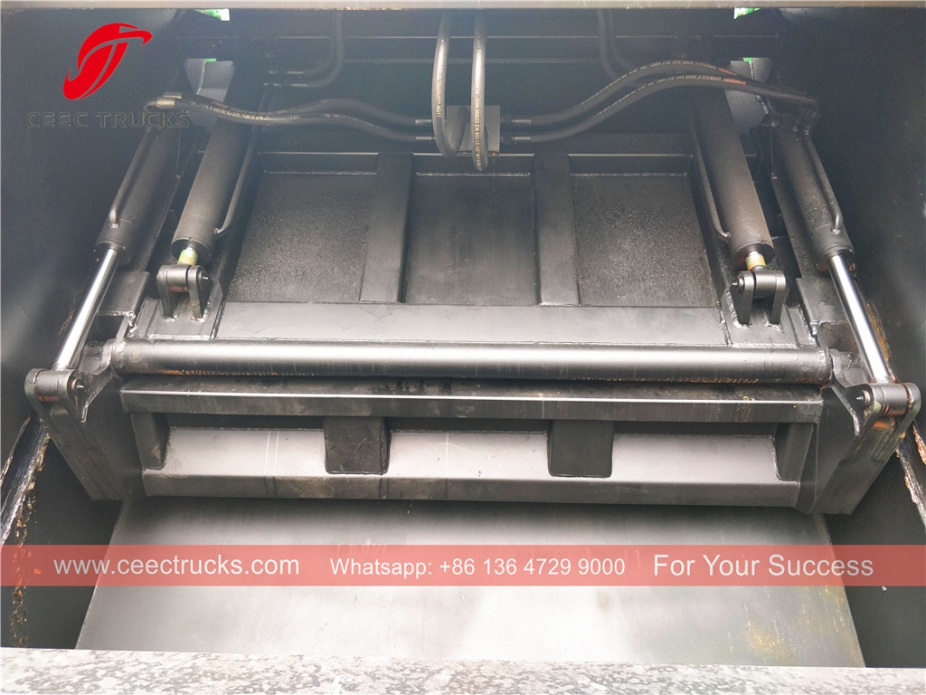 HOWO 8cbm RHD afvalperswagen