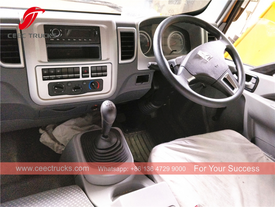 HOWO 8cbm RHD afvalperswagen