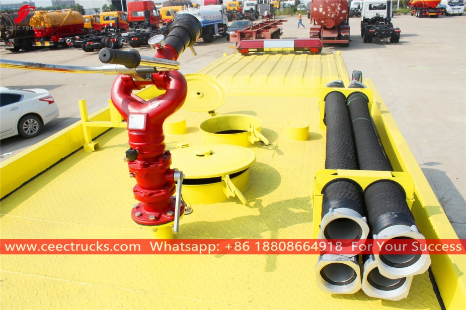 ISUZU 4+1CBM Water-schuim bluswagen