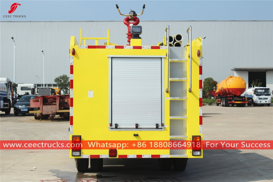 ISUZU 4+1CBM Water-schuim bluswagen