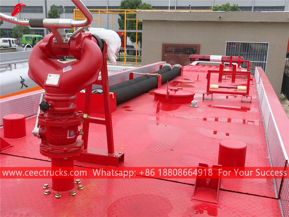 ISUZU 12CBM Water-schuim bluswagen