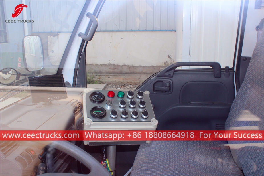 ISUZU 5CBM Wegveegmachine