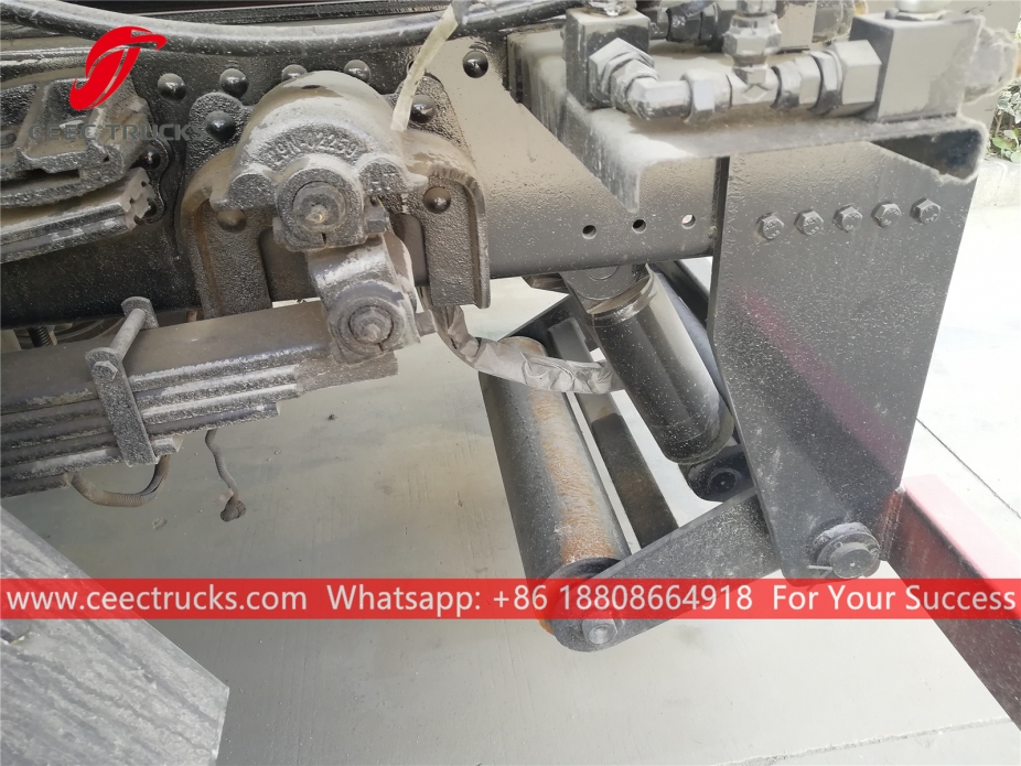 Dongfeng haaklift met perscontainer