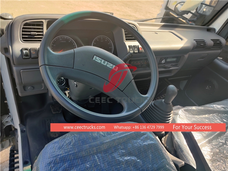 ISUZU 100P 4*2 aangedreven mobiel podiumwagen