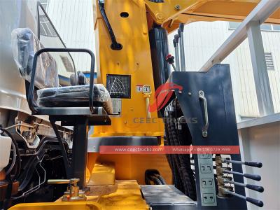 Africa Isuzu GIGA 380HP boom crane dropside cargo truck