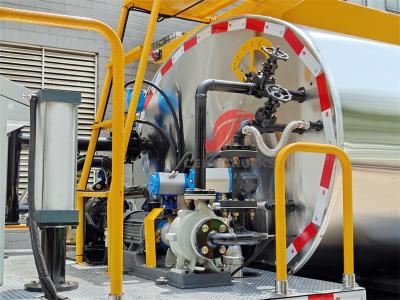 Howo Emulsion Asphalt Bitumen Distributor Truck