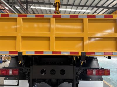 Sinotruk New cabin service truck 5T crane