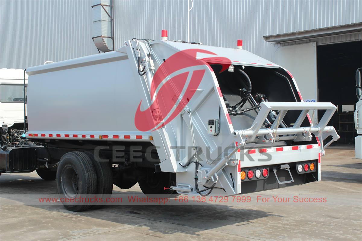 CEEC produceerde de opbouw van de afvalpers voor het FUSO-chassis.