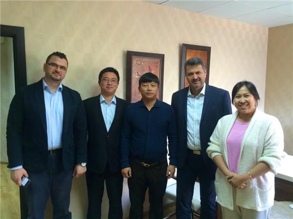 CEEC Vice-directeur bezoekt brandweerwagenklant in Dubai en Abu Dhabi