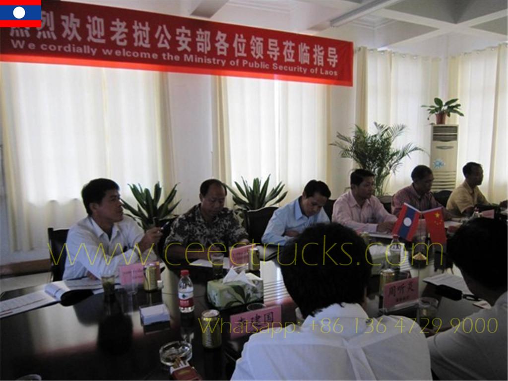 Klant uit Laos bezoekt ons om de bestelde 4 eenheden FOTON brandweerwagens te inspecteren