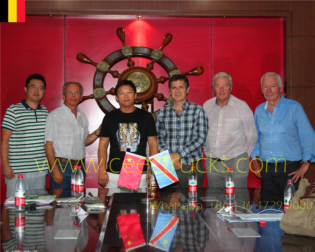 Belgische klanten bezoeken ons voor de aankoop van Beiben 2534 kiepwagens voor een project in Congo